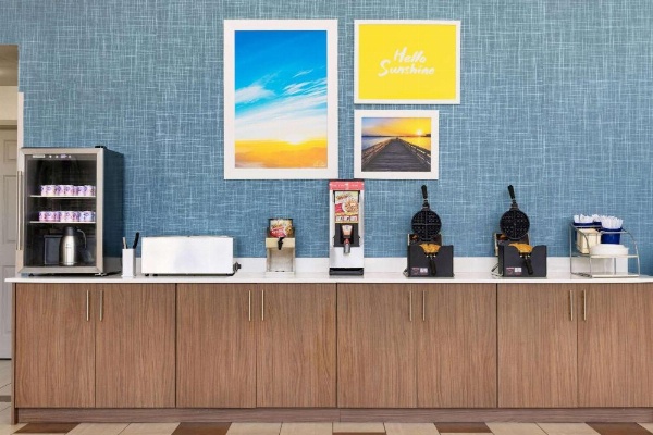 Days Inn & Suites by Wyndham Savannah Midtown image 11