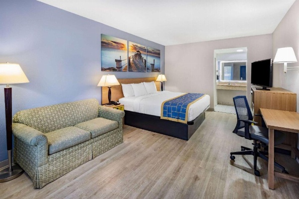 Days Inn & Suites by Wyndham Savannah Midtown image 20